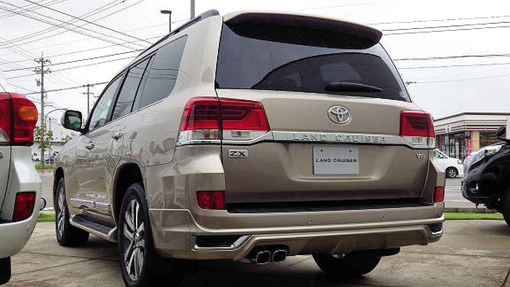 ファイル:Toyota Land Cruiser ZX (URJ202W) Rear 2015 4201.jpg 