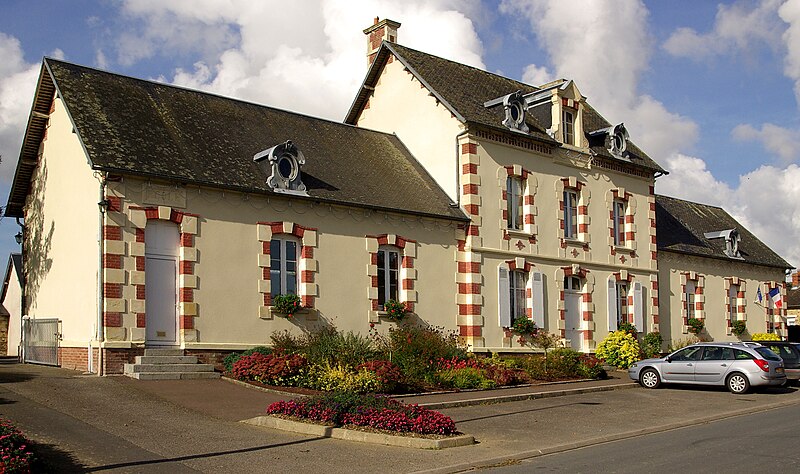 File:Tracy-Bocage mairie.JPG