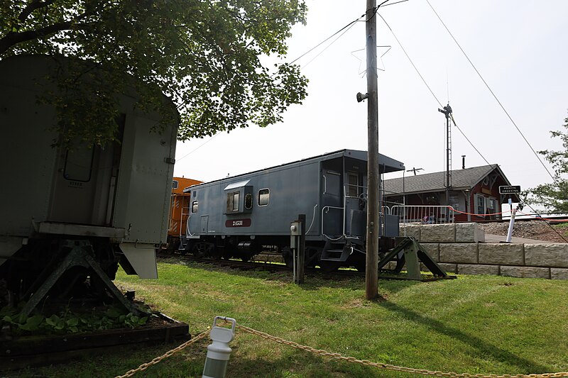 File:Train storage at Black River and Western Railroad 03.jpg