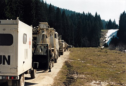 Dutch Transportbatallion en route in Bosnia-Herzegovina. Route Triangel April 1995
