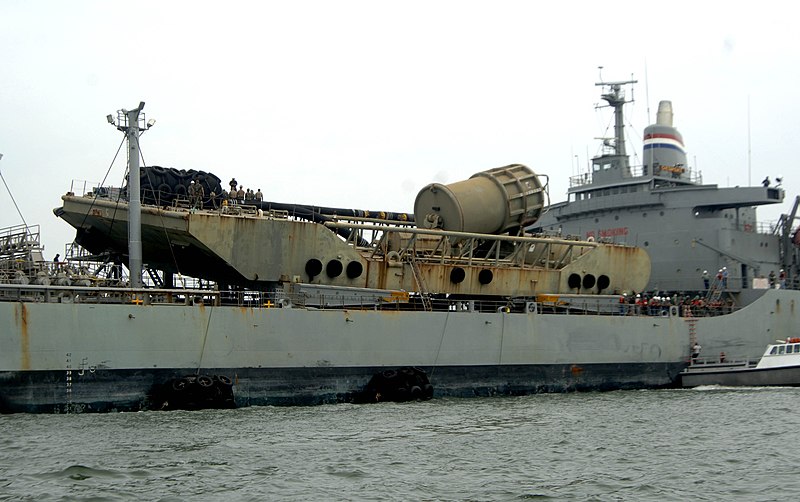 File:US Navy 060608-N-5526M-003 The crew aboard the Transport Tanker SS Chesapeake is preparing a single anchor leg moor (SALM) to be slid over the side of the ship and during exercise Delmar.jpg