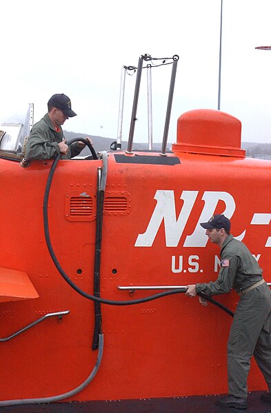 File:US Navy 070404-A-1595E-009 Chief Electrician's Mate Zach Montello, left, and Chief Electrician's Mate Stephen Brooke rig shore cables to NR-1 upon its return to Naval Submarine Base New London.jpg