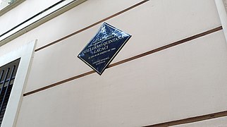 Una placa recuerda el asesinato de Guillermo Quintana Lacaci en el distrito de Moncloa-Aravaca 01.jpg