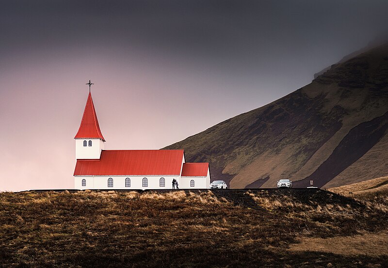 File:Víkurkirkja in Iceland.jpg