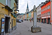 Hauptplatz mit Pranger im Vordergrund