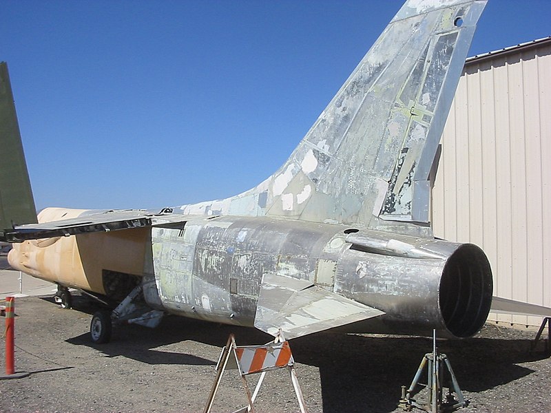 File:Vought F-8 Aft Port view of F-8 tail & main gear (4255911086).jpg