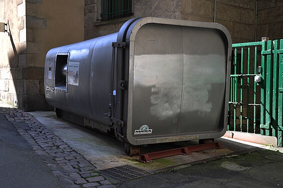 Big waste container (France)