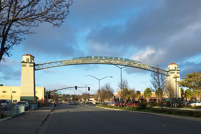 Welcome sign over San Pablo Avenue