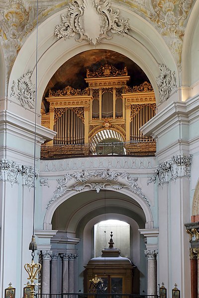 File:Wien - Piaristenkirche Maria Treu, Orgel.JPG