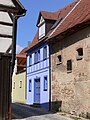 Deutschordensstraße, Neubau (blaues Haus), links die Pristner-Scheune