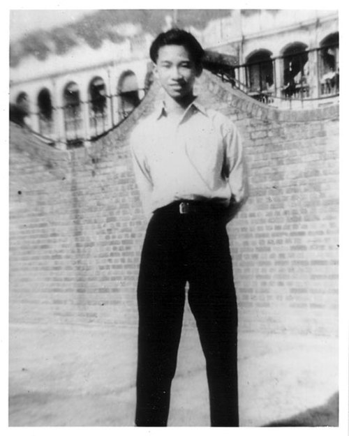 Szeto Wah in front of Yau Ma Tei Government School in 1947