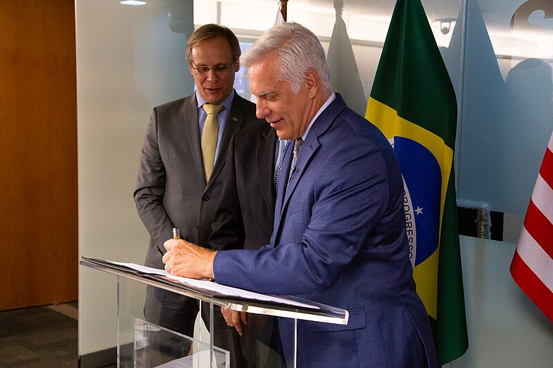 File:"2022" Assinatura de Memorando de Entendimento entre Sebrae e OEA para implementar tecnologia SBDC no Brasil. - 52004593405.jpg