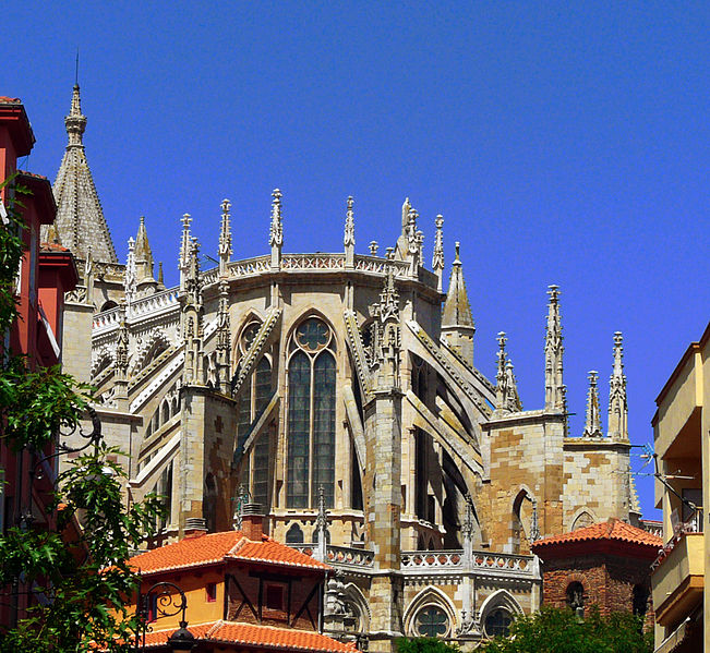 File:Ábside de la catedral de León.jpg