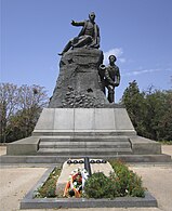 Памятник вице-адмиралу Корнилову.jpg