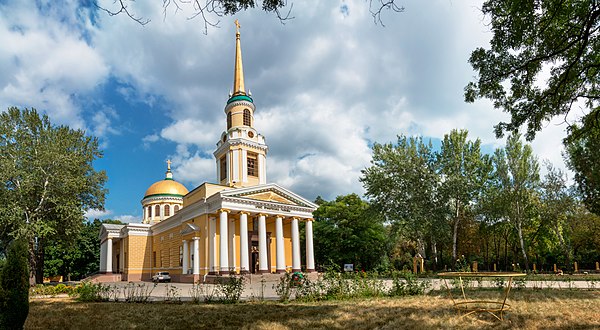 Image: Панораму двору Спасо Преображенського кафедрального собору