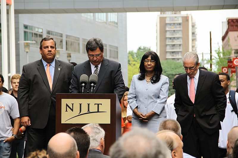 File:13-09-03 Governor Christie Speaks at NJIT (Batch Eedited) (106) (9684871099).jpg