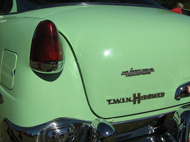 File:1954 Hudson Hornet Twin H sedan green c4.jpg