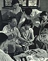 1963-11 1963年 雷圭元指導學生製作圖案