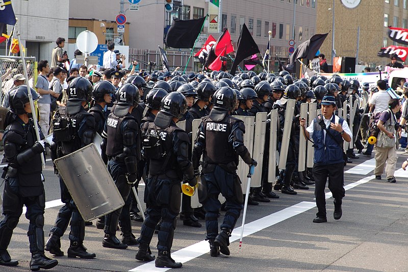 File:2008 G8 Summit Antiglobalist Demonstration March polices.jpg