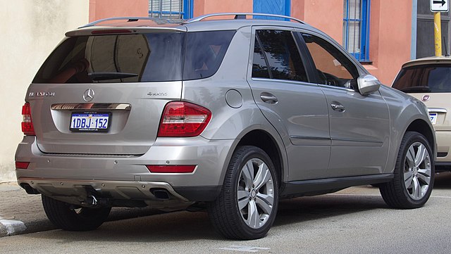 File:2010 Mercedes-Benz ML 320 CDI (W 164 MY10) 4MATIC wagon (2018-10-19)  02.jpg - Wikipedia