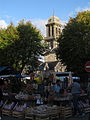 Crozon : marché et clocher de l'église paroissiale