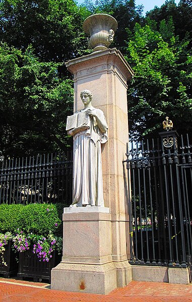 File:2014 Columbia University south pylon and statue at Broadway and 116th Street gate.jpg