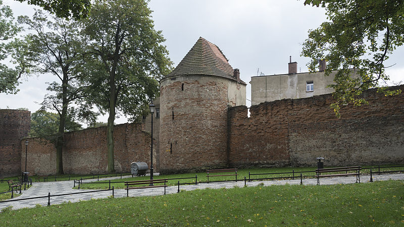 Αρχείο:2014 Mury obronne w Ząbkowicach Śląskich, 01.JPG