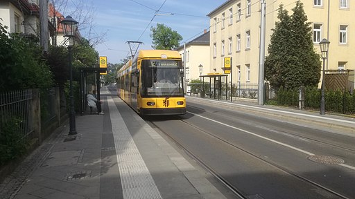 2020-05-09 Tram Haltestelle Striesen, Ludwig-Hartmann-Straße für Strecke Richtung Blasewitz