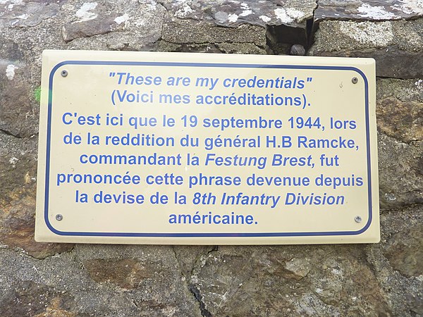 Commemorative plaque of General Hermann-Bernhard Ramcke's surrender, 19 September 1944 (ammunition bay near the fort des Capucins)