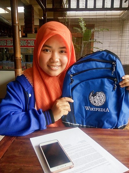 File:A masters student of Mathematics shows off her Wikipedia backpack in Bandung, Indonesia. May 5, 2017.jpg