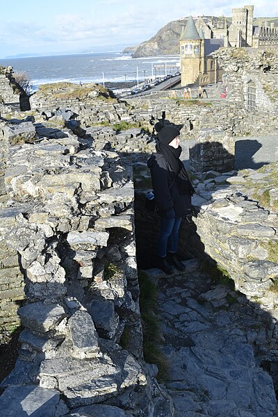 File:Aberystwyth Castle 2018 13.jpg