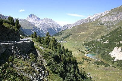 Alp und Bergsee am Weissenstein im Sommer