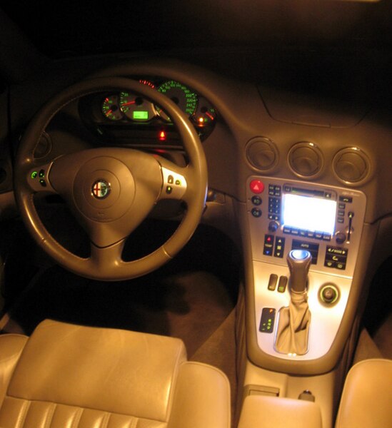 File:Alfa Romeo 166 Sportronic cockpit.JPG