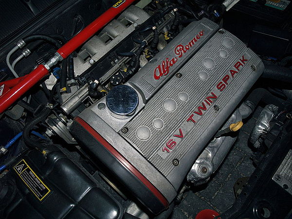 16-valve Twin Spark with older cover.