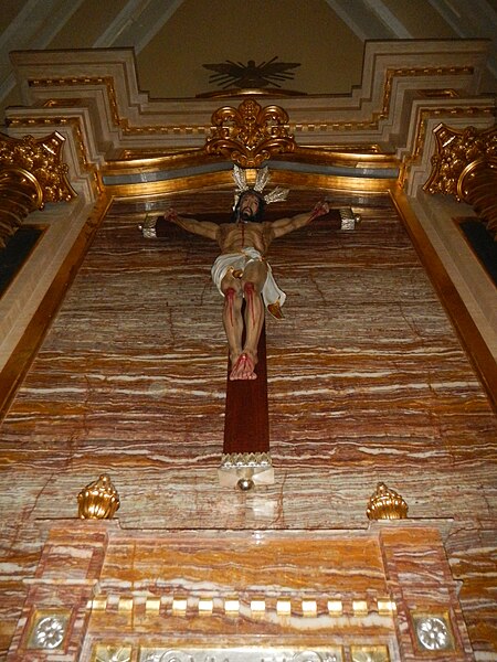 File:Altar crucifix at the San Pablo Cathedral 1.jpg