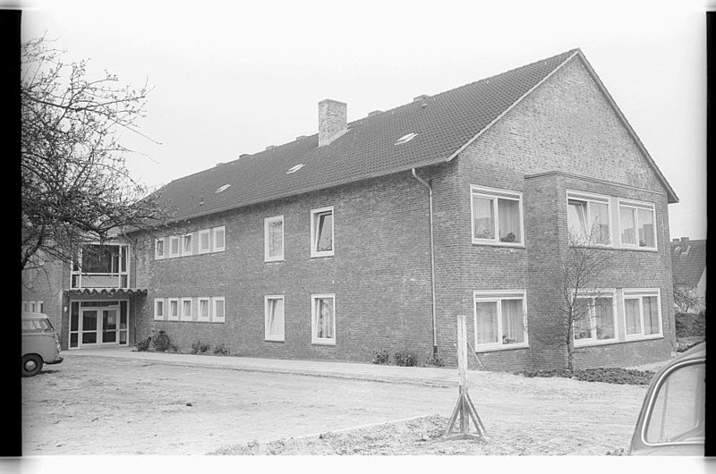 File:Alters- und Pflegeheim der Evanglischen Kirchengemeinde am Langen Rehm in Heikendorf (Kiel 38.051).jpg