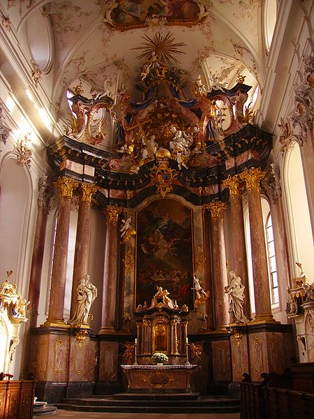 File:Amorbach Kloster Kirche Innen Hochaltar 2.JPG