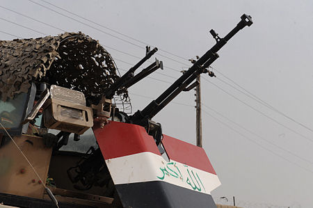 Tập_tin:An_Iraqi_soldier_of_the_9th_Iraqi_Army_Division_(Mechanized)_pulls_security_from_his_turret_outside_of_an_election_site_in_Solmon_Pak,_Iraq_2.JPG