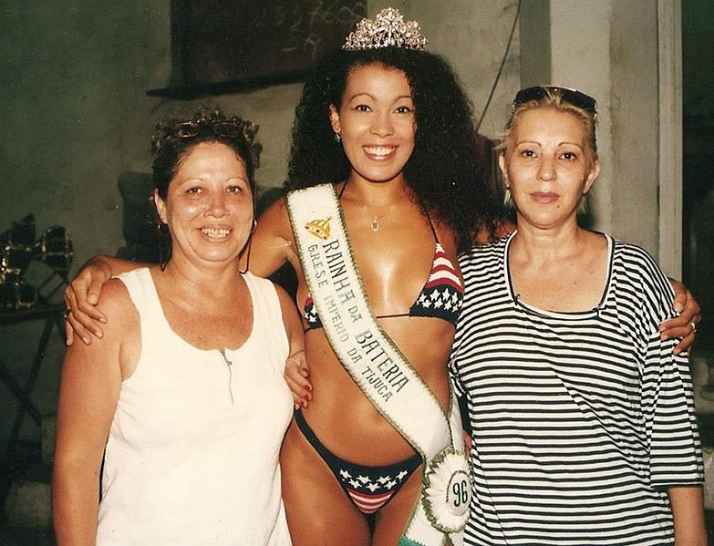 File:Ana Paula Pereira Rainha em visita ao Barracão da escola Império da Tijuca 1996.jpg