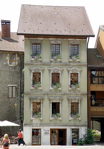 File:Annecy Place Sainte-Claire 2.JPG