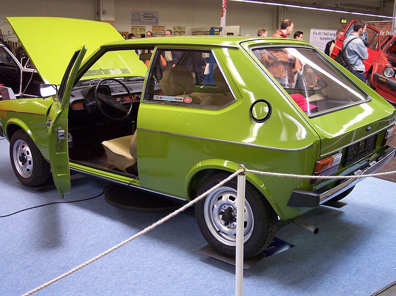 File:Audi 50 LS 1974 green hl TCE.jpg