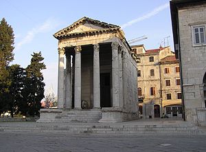 Augustus temple Pula.jpg