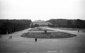Bécs, Ausztria. A Schönbrunni kastély parkja, háttérben a Gloriette. Fortepan 50090.jpg