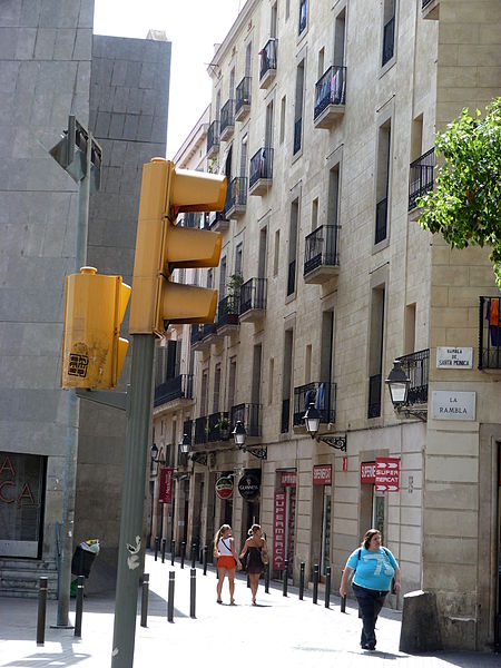 File:Barcelona Street Life (7852509688).jpg