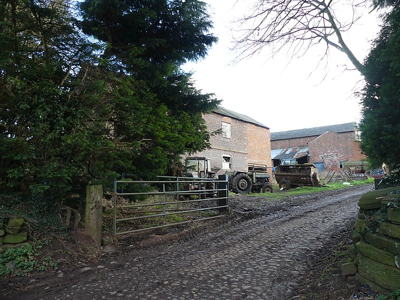 File:Barn at Utkinton Hall.jpg