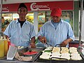 Arepas asadas en hoja de bijao. Barranquilla, Atlántico.