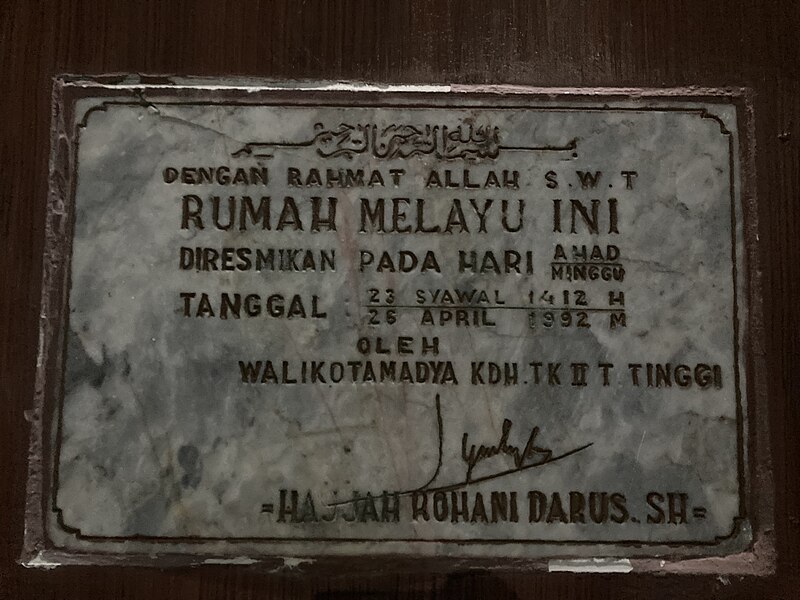 File:Batu Nama Puri Menanti 1.jpg