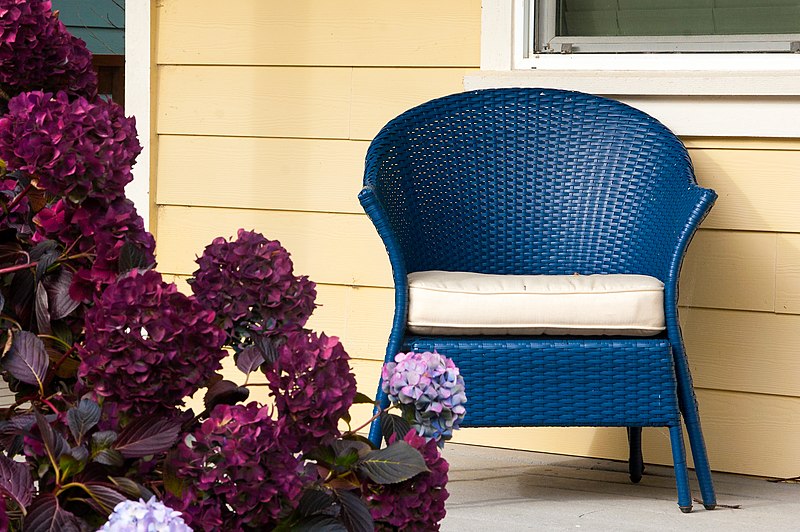 File:Beach House porch 2 (10812473313).jpg