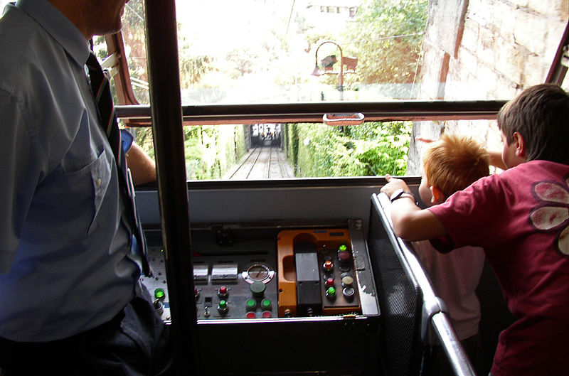 File:Bergamo - der Funicular von innen.jpg