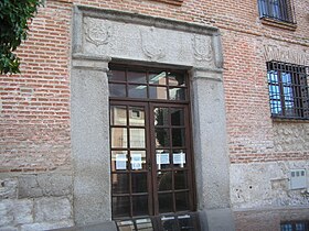 https://upload.wikimedia.org/wikipedia/commons/thumb/b/be/Biblioteca_Municipal_%22Fray_Bartolom%C3%A9_de_Olmedo%22.JPG/280px-Biblioteca_Municipal_%22Fray_Bartolom%C3%A9_de_Olmedo%22.JPG